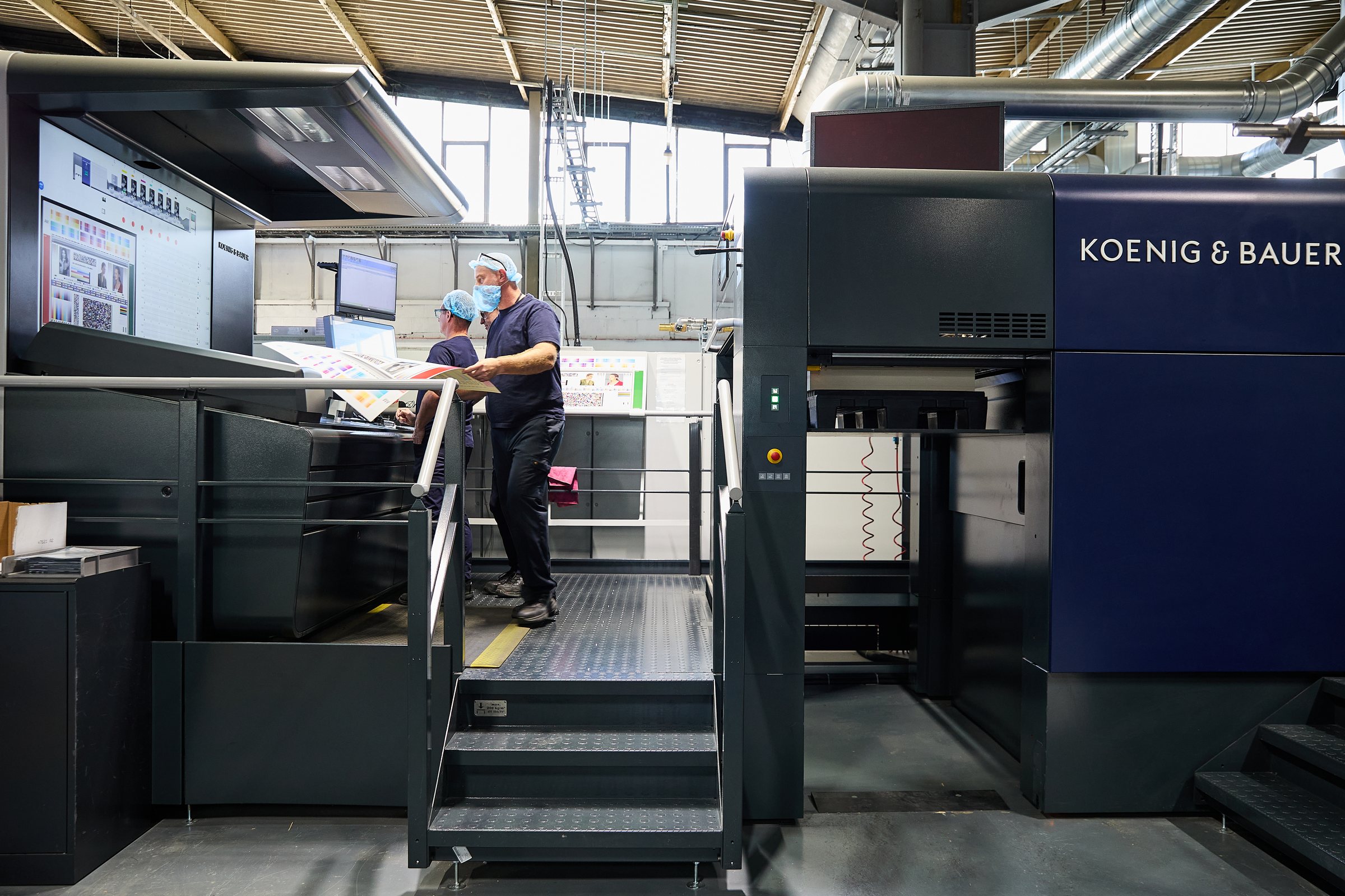 A press minder at the Koenig and Bauer litho press on the Carton-Pro works floor in Peterborough